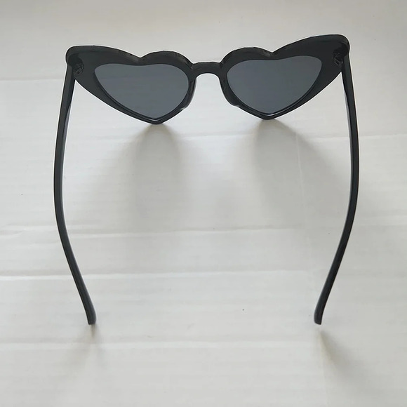 Heart Shape Sunglasses-NWT - Picture 4 of 4